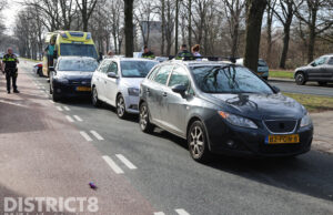 Schade na kop-staartaanrijding tussen drie voertuigen Melis Stokelaan Den Haag