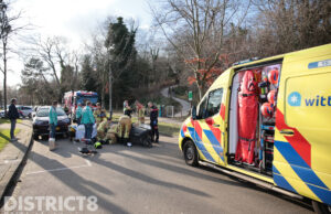 Kindje raakt bekneld tussen spaken van bakfiets Laan van Poot Den Haag