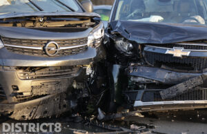 Veel schade na ongeval op kruispunt Westlandseweg Delft
