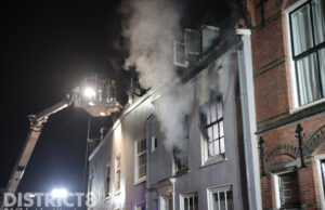 Kat overleden bij grote brand in woning Assendelfstraat Den Haag