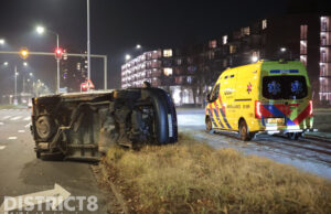 Bus belandt op zijkant bij éénzijdig ongeval; bestuurder onder invloed Prins Bernhardlaan Voorburg