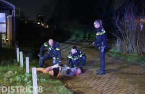 Man onder invloed bijt buschauffeur en vernielt lijnbus Erasmusweg Den Haag