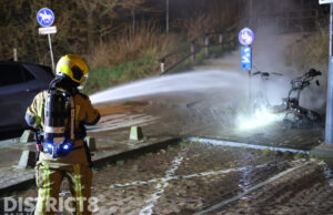 Deelscooter in brand gestoken Machiel Vrijenhoeklaan Den Haag