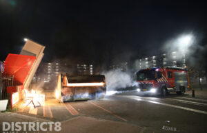 Inhoud van grote bouwafval container in brand Prinsenhof Leidschendam