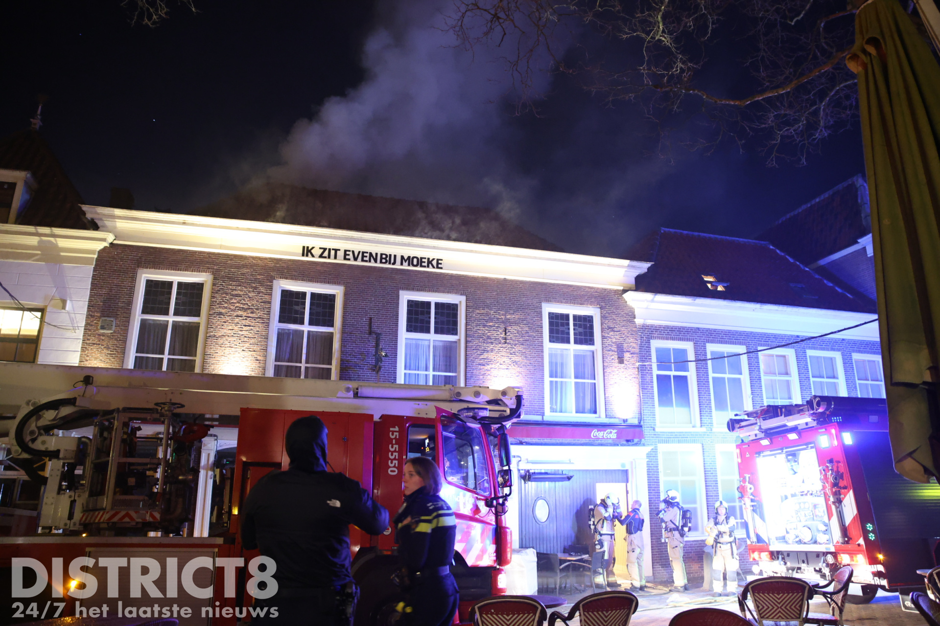 16 mensen geëvacueerd na brand in woning in centrum van Delft Beestenmarkt Delft