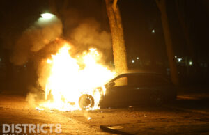Taxi deels uitgebrand, reeks autobranden houdt aan Juniusstraat Delft
