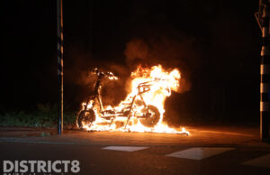 Elektrische scooter in vlammen opgegaan Segbroeklaan Den Haag