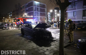Geparkeerde auto zwaar beschadigd na brandstichting Otterrade Den Haag