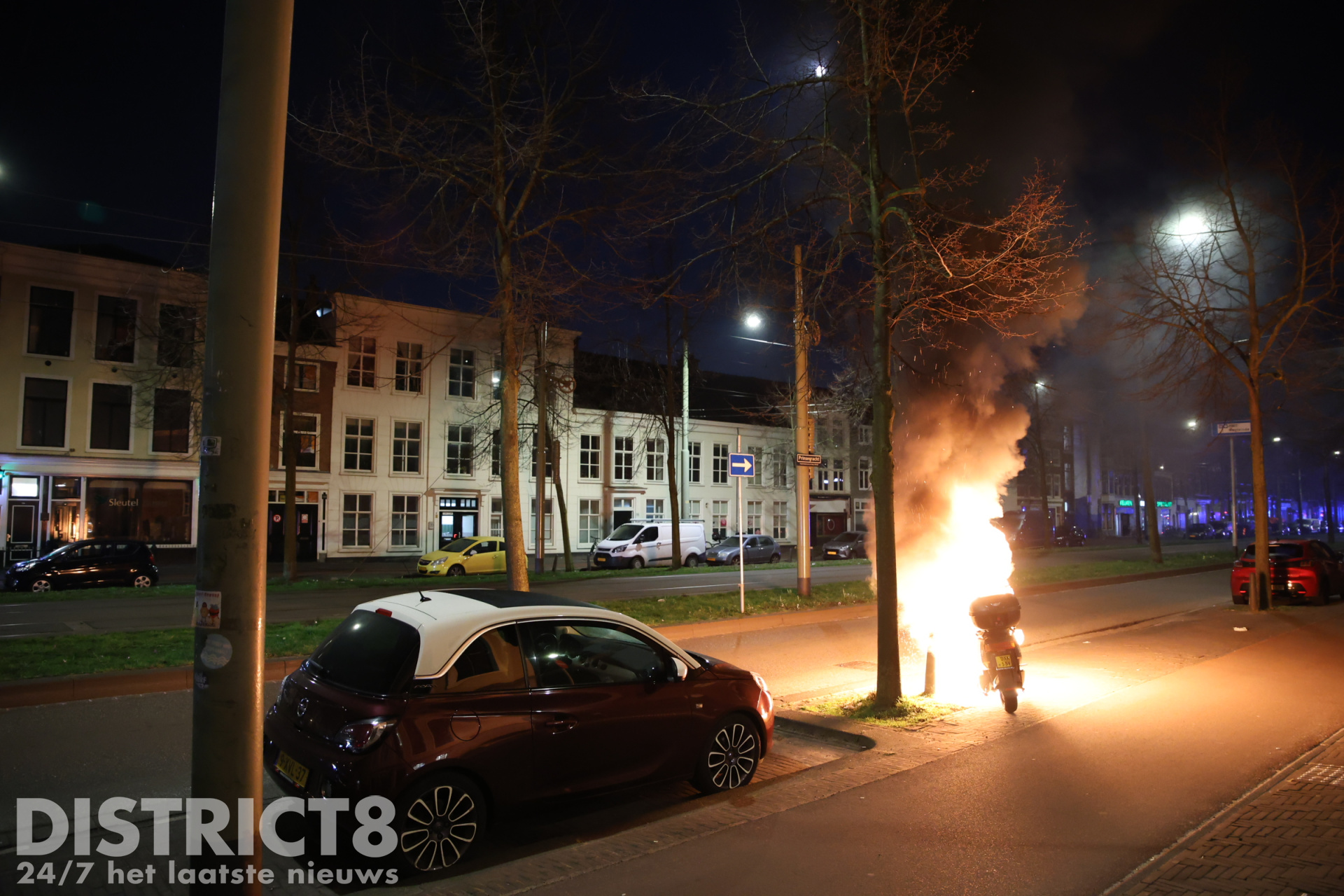 Deelscooter in brand gestoken Prinsegracht Den Haag