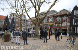 Hotel de Koophandel ontruimd na brand in spouwmuur Beestenmarkt Delft