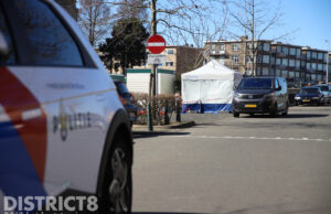 Overleden persoon uit het water gehaald Soestdijksekade Den Haag