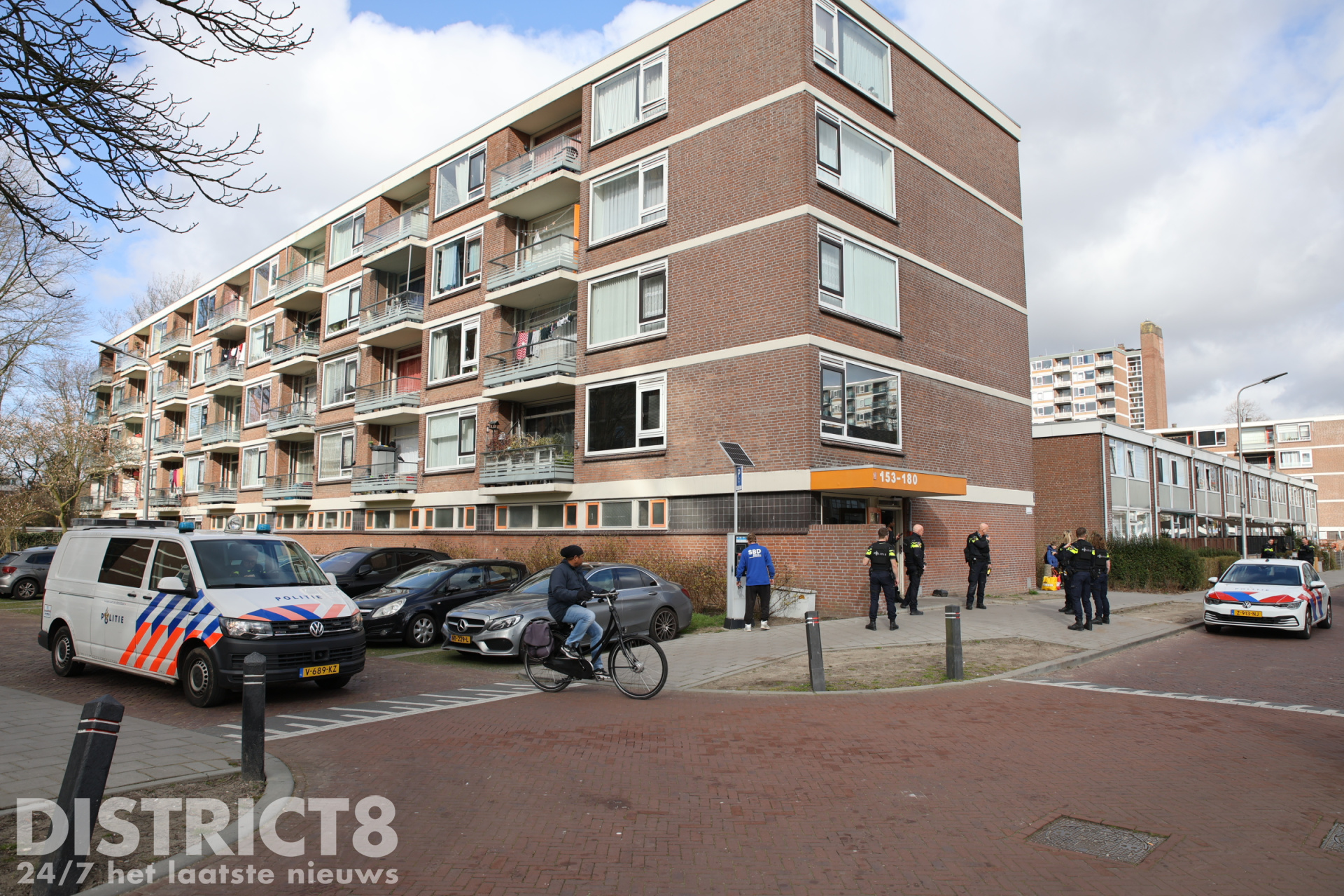 Arrestatieteam houdt 30-jarige man aan na schietpartij in winkelcentrum Poptahof Noord Delft