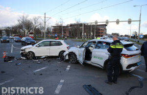 Aanrijding tussen twee personenautos zorgt voor verkeershinder Kruithuisweg Delft