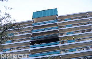 Vier gewonden na grote brand door brandend meubelstuk op galerij van flat Cesar Franckstraat Delft