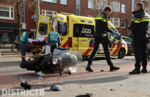 Scooterrijder gewond na aanrijding met auto Allard Piersonlaan in Den Haag