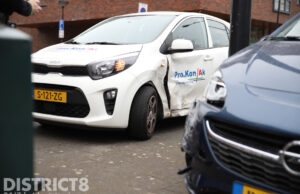 Bestuurder gewond bij aanrijding tussen twee auto’s Laan van Wateringse Veld Den Haag