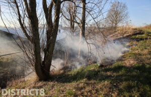 Groot stuk gras in brand gestoken Noordhoornseweg Den Hoorn