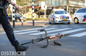 Fietser gewond na aanrijding met auto Huis te Landelaan Rijswijk