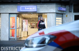 Tas met bivakmuts, hamer en handschoenen gevonden na gewelddadige overval op Lucardi Leyweg Den Haag