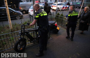 Jongen op gestolen scooter veroorzaakt ravage en slaat op de vlucht Hattemlaan Den Haag