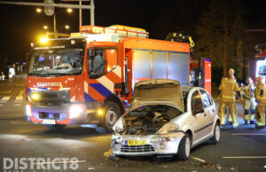 Twee gewonden bij flinke aanrijding op kruising Prins Bernhardlaan Voorburg