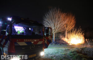 Opnieuw de berm in brand Noordhoornseweg Den Hoorn