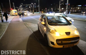 Fietser gewond na aanrijding met auto Neherkade Den Haag