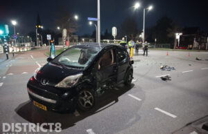 Kruispunt afgezet en flinke schade na aanrijding Klapwijkseweg Pijnacker