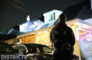 Arrestatieteam houdt man aan nadat deze uren op dak zit Muskaat De Lier