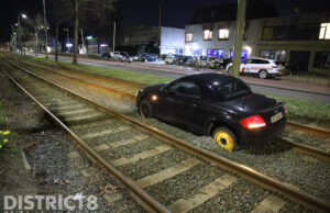 Bestuurster raakt vast op tramsporen na pech rit Oude Haagweg Den Haag