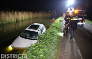 Auto raakt te water; geen gewonden N468 / Gaagweg Schipluiden