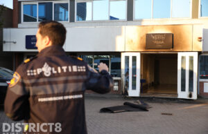 Veel schade na explosie bij zalencentrum Wegastraat Den Haag