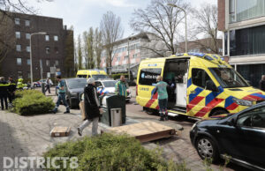 Kindje valt van balkon op derde verdieping; moeder mogelijk verdachte Dedemsvaartweg Den Haag