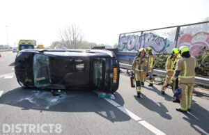 Auto vliegt over de kop na aanrijding A4 Rijswijk
