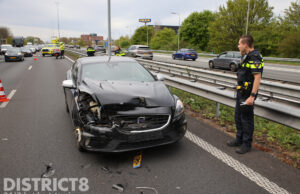 Schade en file na kop-staart aanrijding A13 Delft