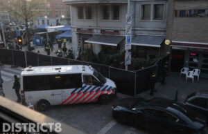 Politie doet inval in café Vaillantlaan Den Haag