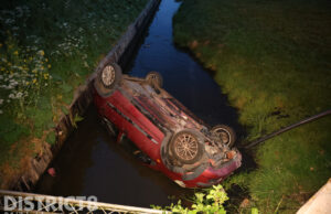 Automobiliste raakt te water met auto Gaagweg N468 Schipluiden