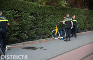 Fietser loopt flinke hoofdwond op na val van fiets Scheveningseweg Den Haag