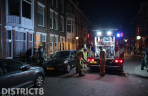 Bewoner en hondje op straat na kleine brand Antonie Hensiusstraat Den Haag