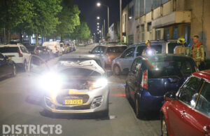 Veel schade nadat auto op geparkeerd busje klapt Kerketuinenweg Den Haag