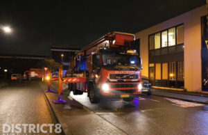 Twee auto’s in brand, brandweer schaalt op naar grote brand De Bruyn Kopsstraat Rijswijk