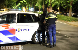 Twee aanhoudingen nadat automobilist op de vlucht slaat bij staandehouding Vreeswijkstraat Den Haag
