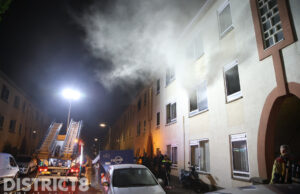 Drie woningen onbewoonbaar in twee portieken na brandstichting Pluvierstraat Den Haag