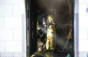 Tientallen studenten op straat na nachtelijke brand Oude Delft Delft