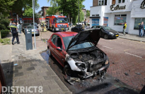 Geparkeerde auto vliegt in brand Caan van Necklaan Rijswijk