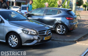 Gewonde en schade bij aanrijding op kruispunt Loosduinsekade Den Haag