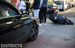 Automobilist botst tegen scooterrijder Loevesteinlaan Den Haag