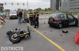 Motorrijder gewond na aanrijding met illegaal-afslaande auto Kruithuisweg Delft
