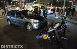 Motorrijder komt hard ten val na ongeluk met personenauto Rijswijkseplein Den Haag
