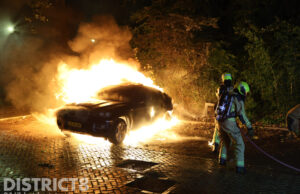 Geparkeerde auto doelwit van brandstichting Professor Hoogewerfflaan Delft